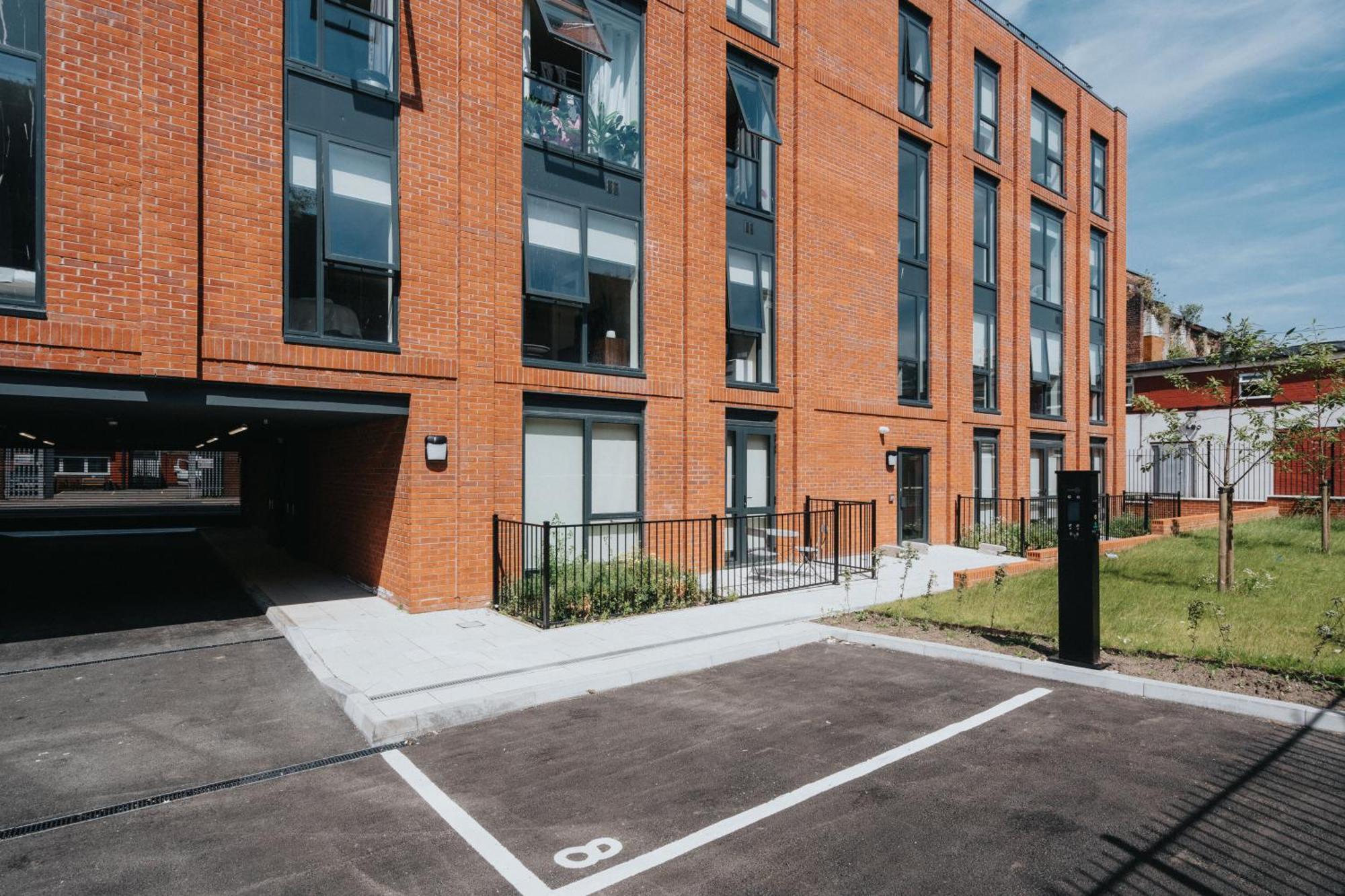 Liverpool City Apartment With Parking & Ev Exterior photo