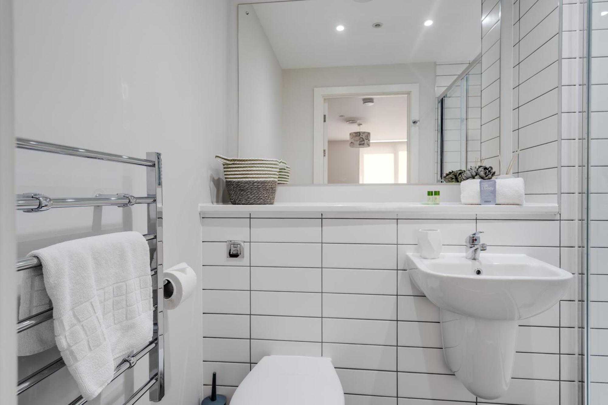 Liverpool City Apartment With Parking & Ev Exterior photo